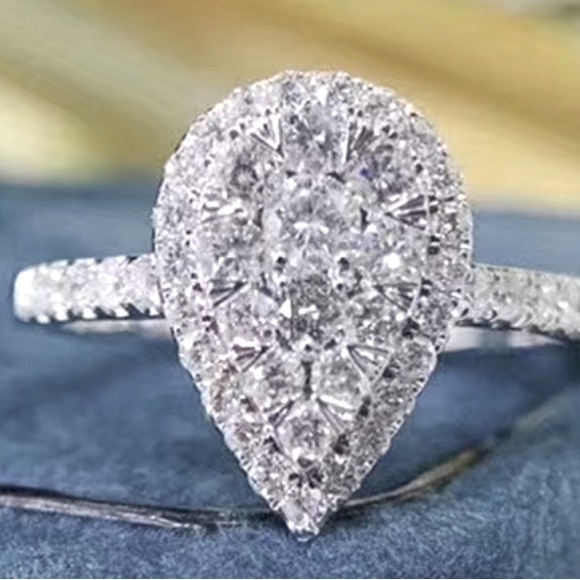 ♥️Zircon Stones Ring micropave teardrop stones run down sides silver plated - Picture 7 of 8